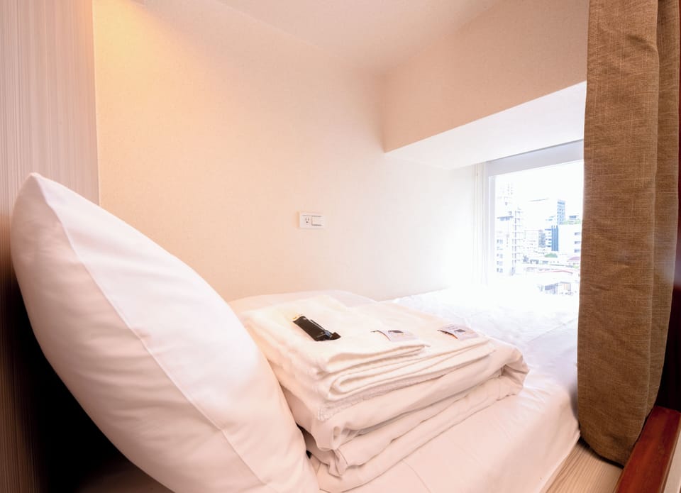 Soundproofing, free WiFi, bed sheets