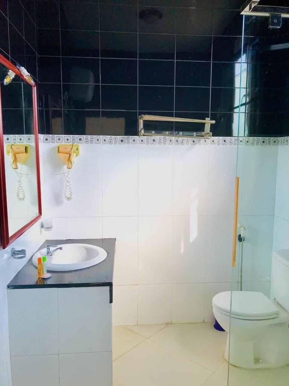 Family Room | Desk, iron/ironing board, free WiFi