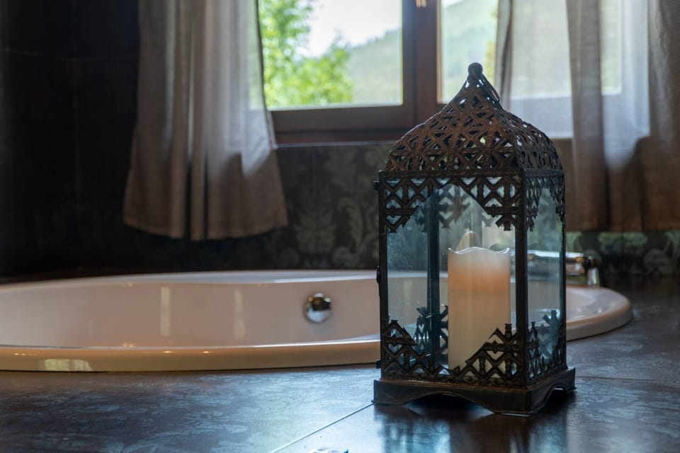 Deluxe Suite | In-room safe, desk, free WiFi, bed sheets
