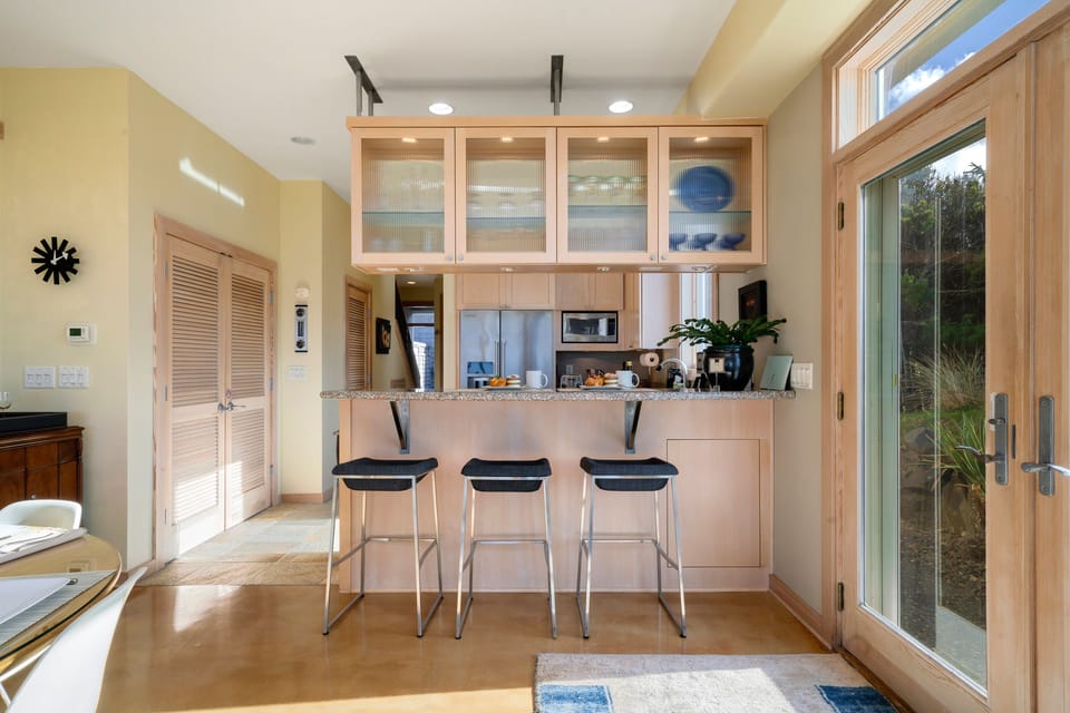 Fully equipped kitchen, well stocked for the chef in the family. With breakfast bar for 3 and ocean views.