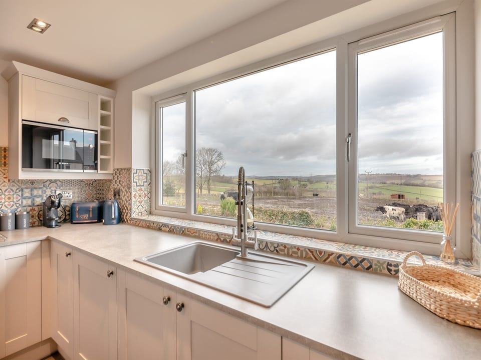 Kitchen area | Wynmine Cottage, Quebec
