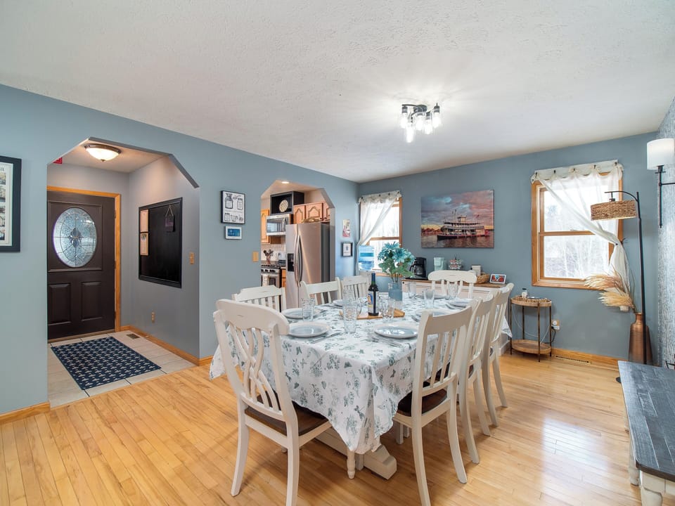 Spacious dining area provides plenty of space to enjoy a meal. 