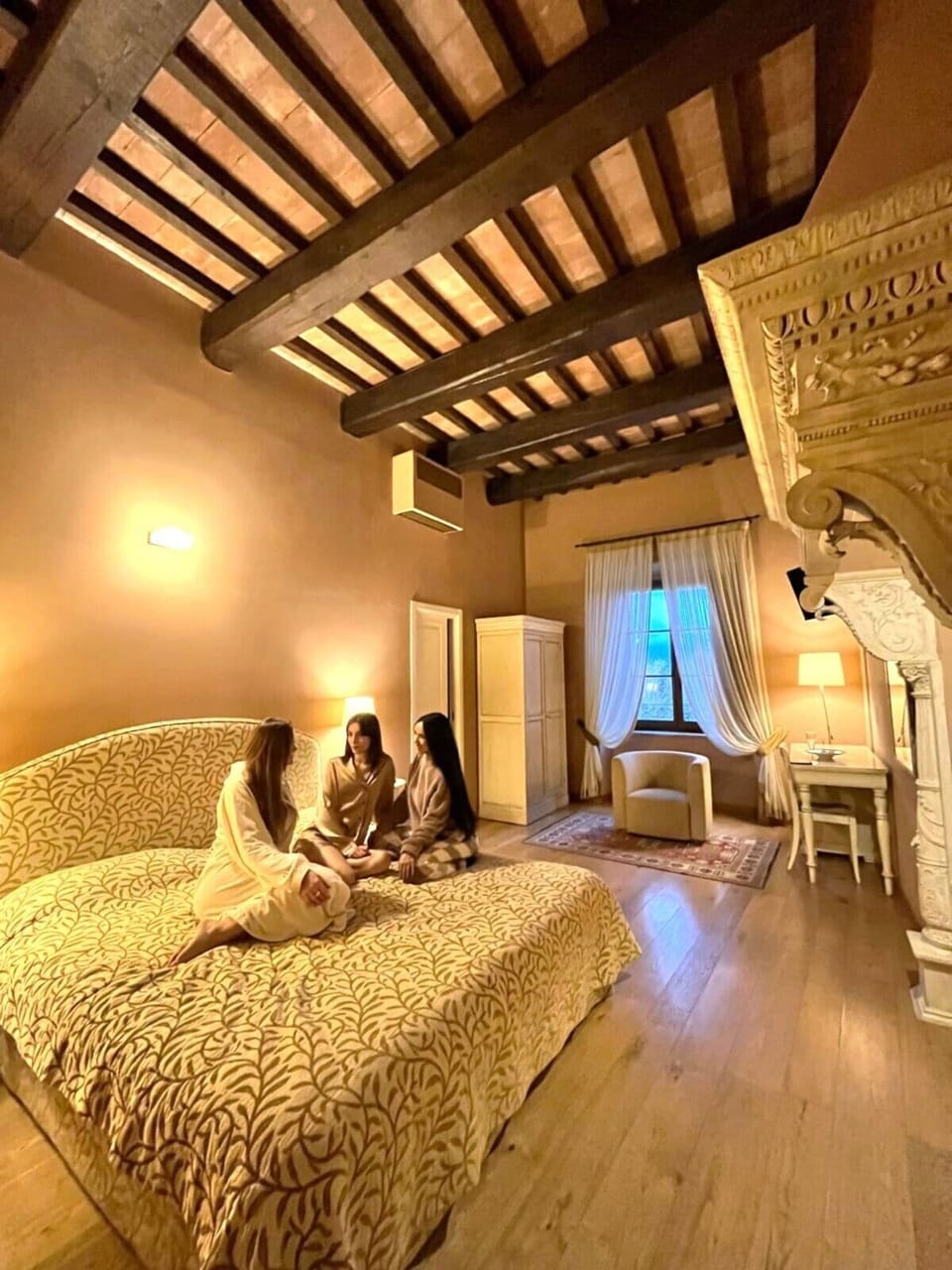 Junior Suite | Minibar, in-room safe, desk, soundproofing