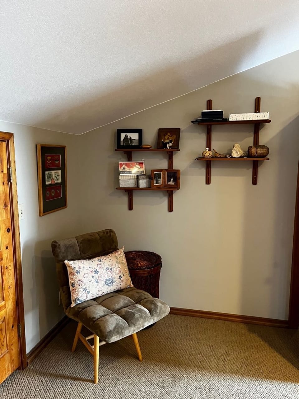 READING NOOK IN THE QUEEN ROOM