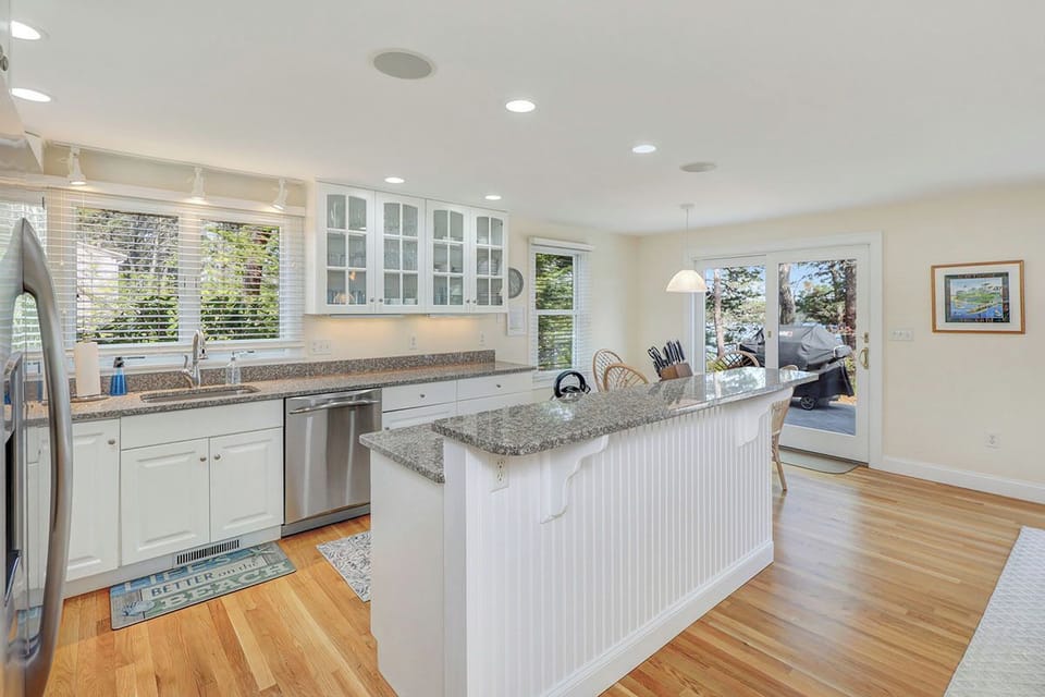 Sleek design kitchen has all the amenities you need to make your favorite meals.