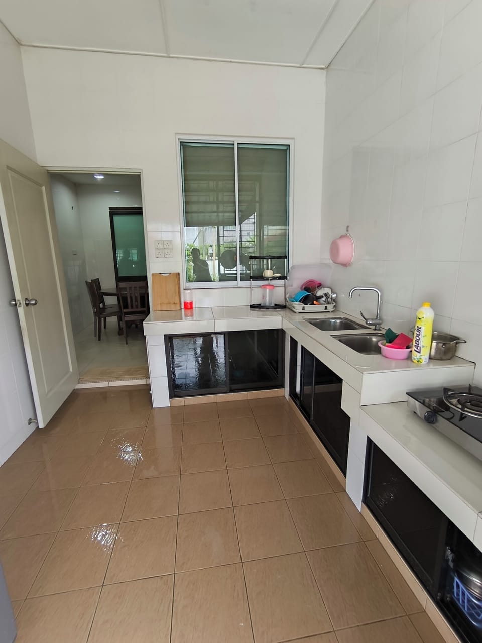 Comfort House | Private kitchen | Fridge, dishwasher, cookware/dishes/utensils, cleaning supplies