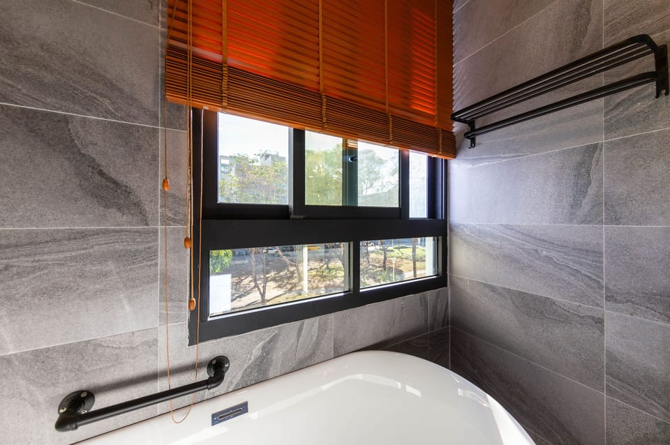 Family Quadruple Room | Bathroom | Free toiletries, hair dryer, slippers, bidet