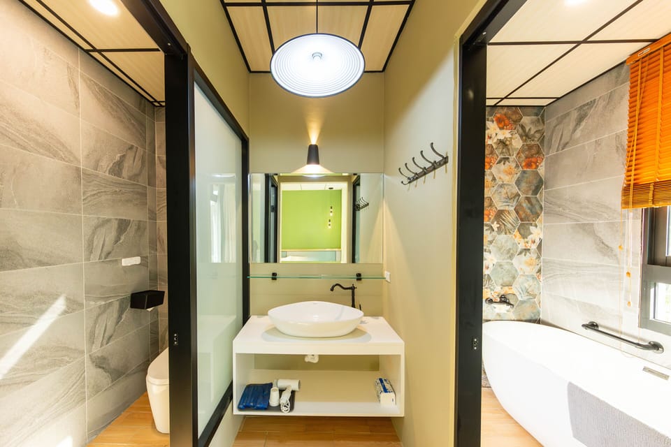 Family Quadruple Room | Bathroom | Free toiletries, hair dryer, slippers, bidet