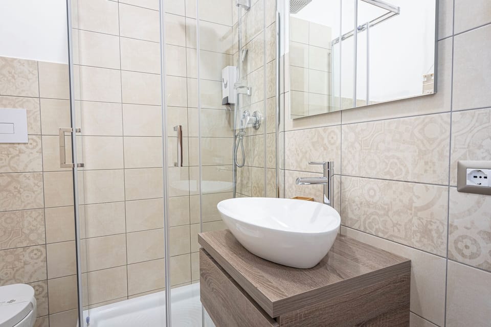 Double or Twin Room | Bathroom | Shower, free toiletries, hair dryer, bidet