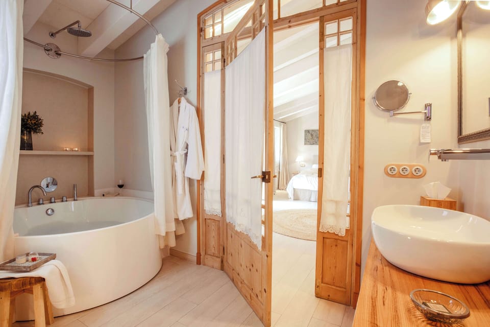 Suite, Terrace | Bathroom | Separate tub and shower, designer toiletries, hair dryer, bathrobes