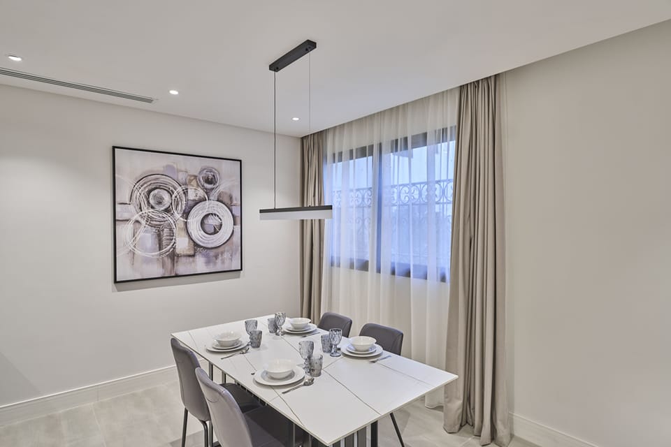 Apartment, 2 Bedrooms | In-room dining