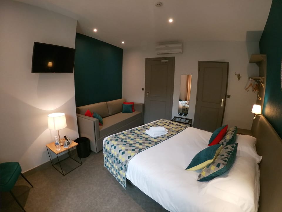 Triple Room | Desk, WiFi (free)