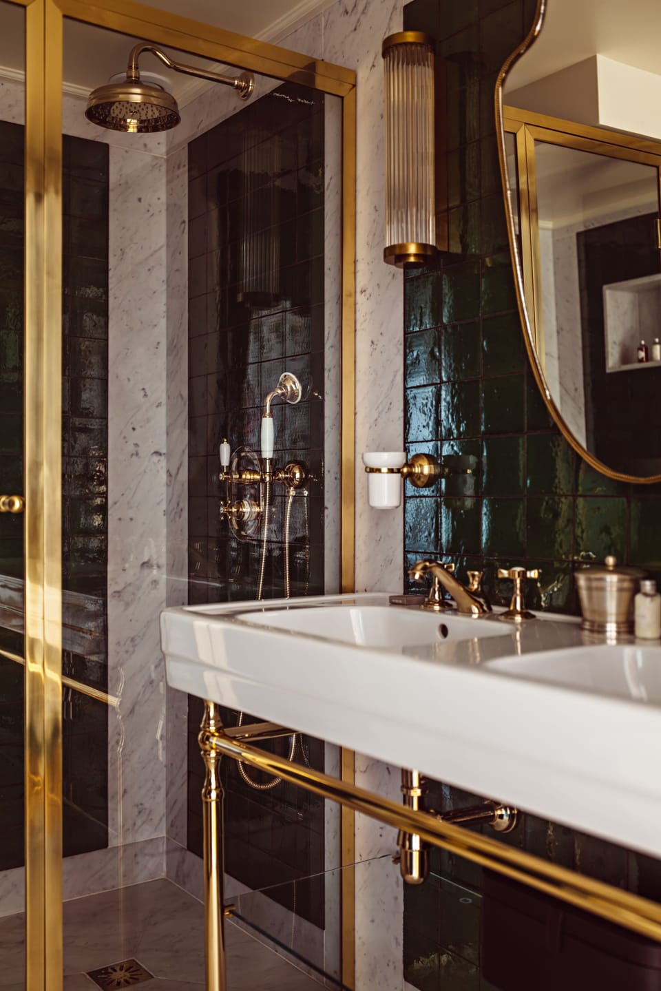 Deluxe Garden Room | Bathroom | Free toiletries, hair dryer, bathrobes, towels