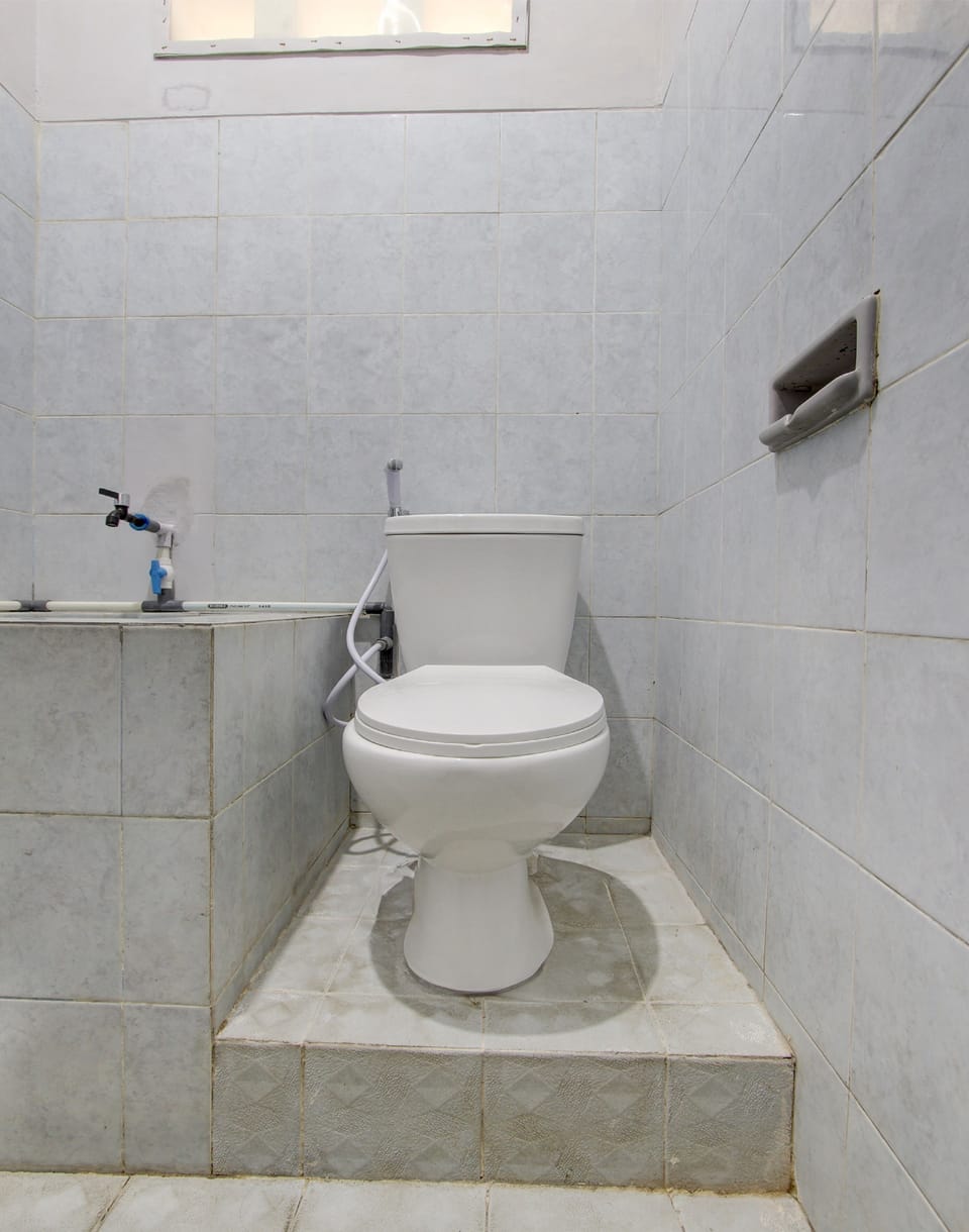 Standard Double Room | Bathroom | Shower, towels