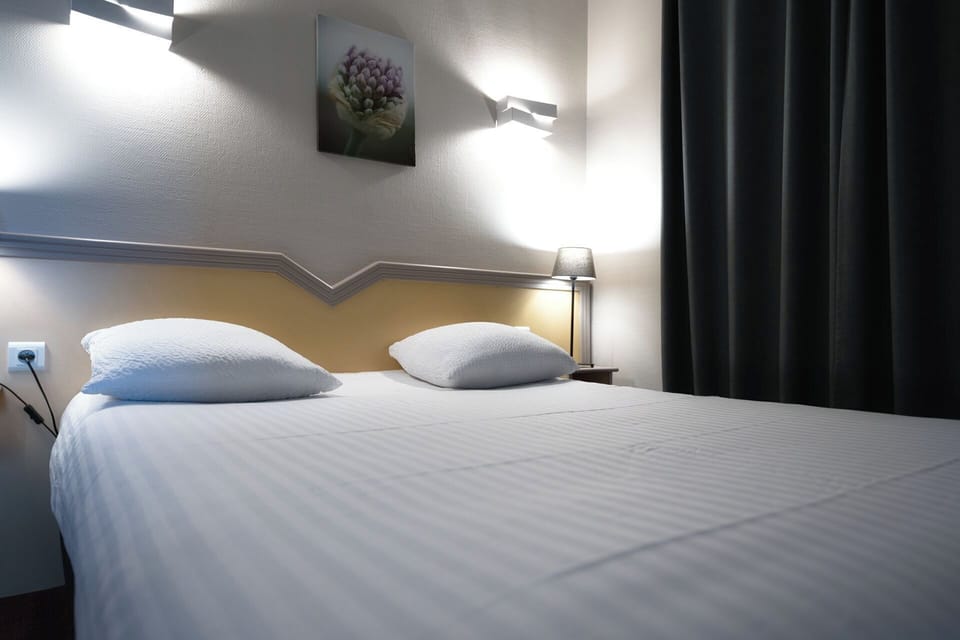 Standard Double Room | Desk, laptop workspace, soundproofing, WiFi (free)