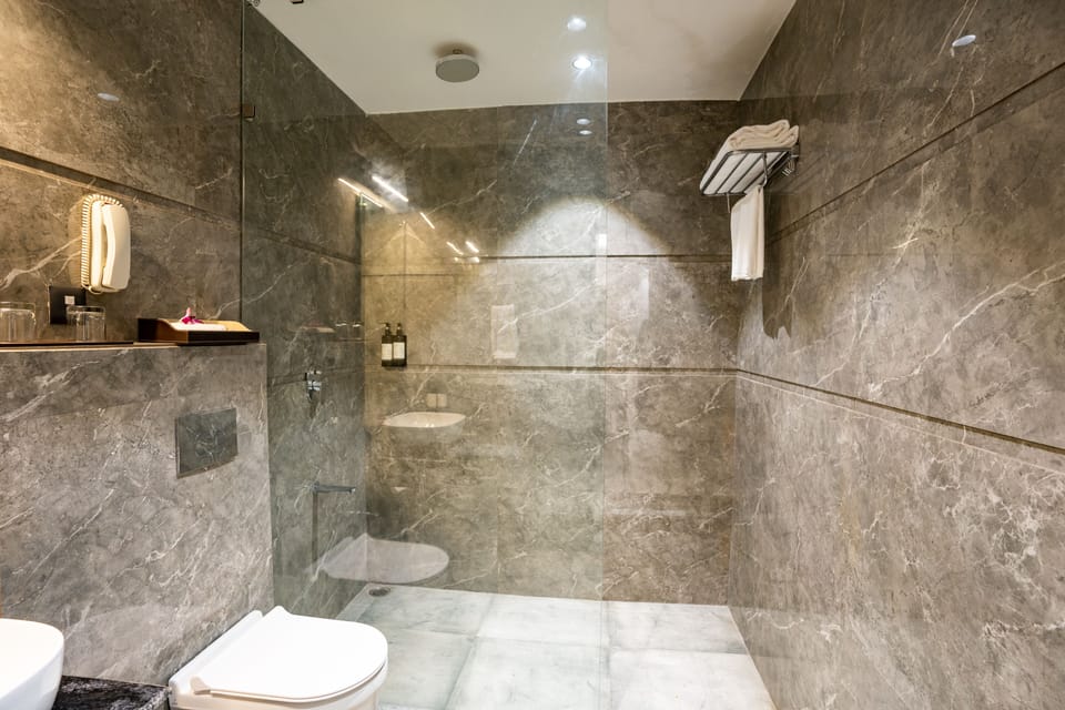 Deluxe Double Room | Bathroom