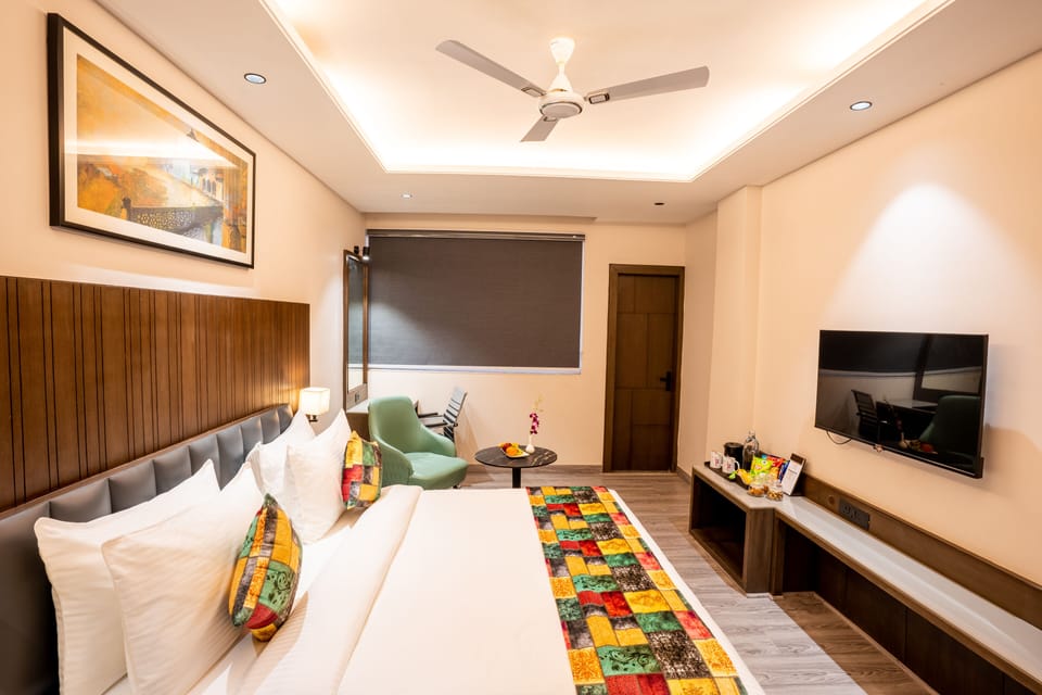 Deluxe Double Room | In-room safe, iron/ironing board (on request), WiFi (free)