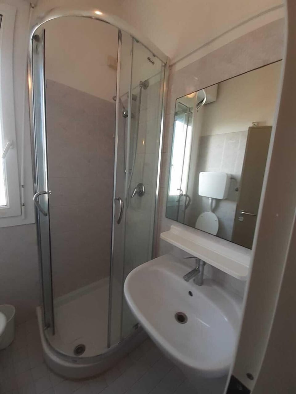 Shower, rainfall showerhead, towels