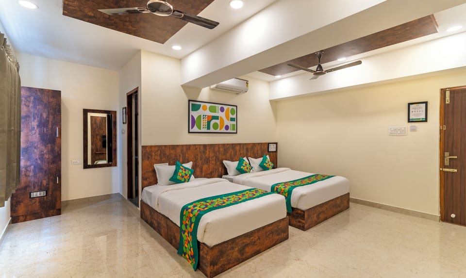 Premium Room | In-room safe, blackout drapes, bed sheets