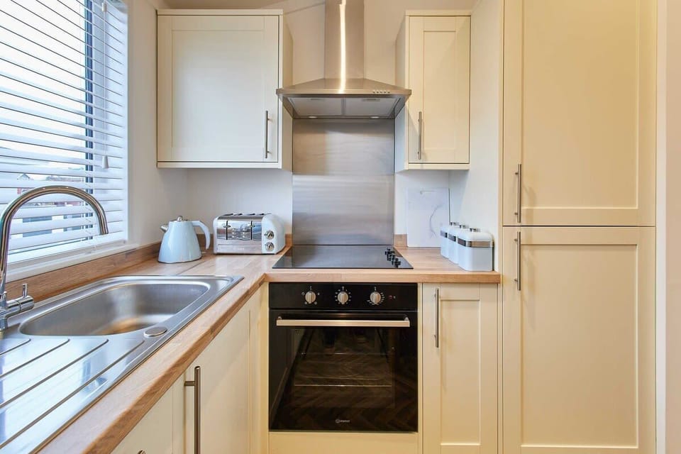 Sea View Road, Wilsthorpe - Host & Stay