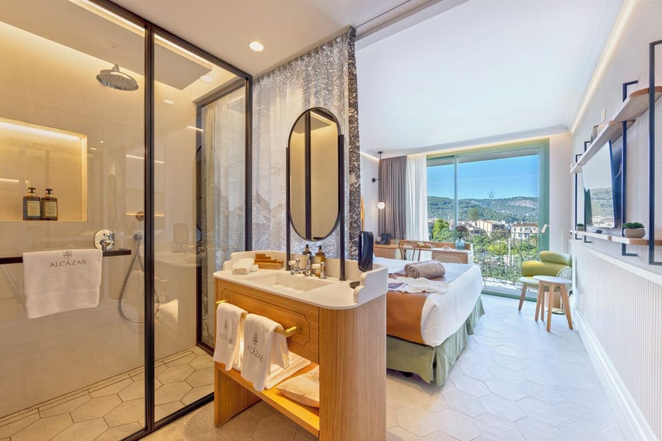 Premium bedding, minibar, in-room safe, desk