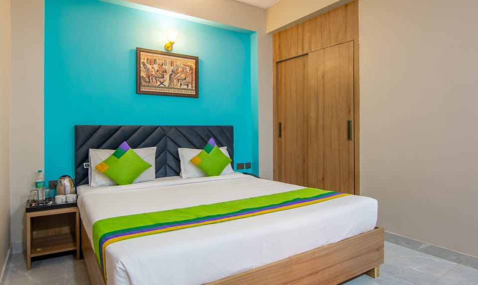 Standard Room | In-room safe, desk, soundproofing