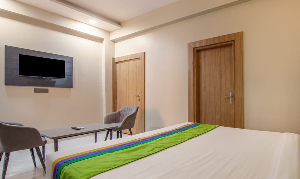 Standard Room | In-room safe, desk, soundproofing