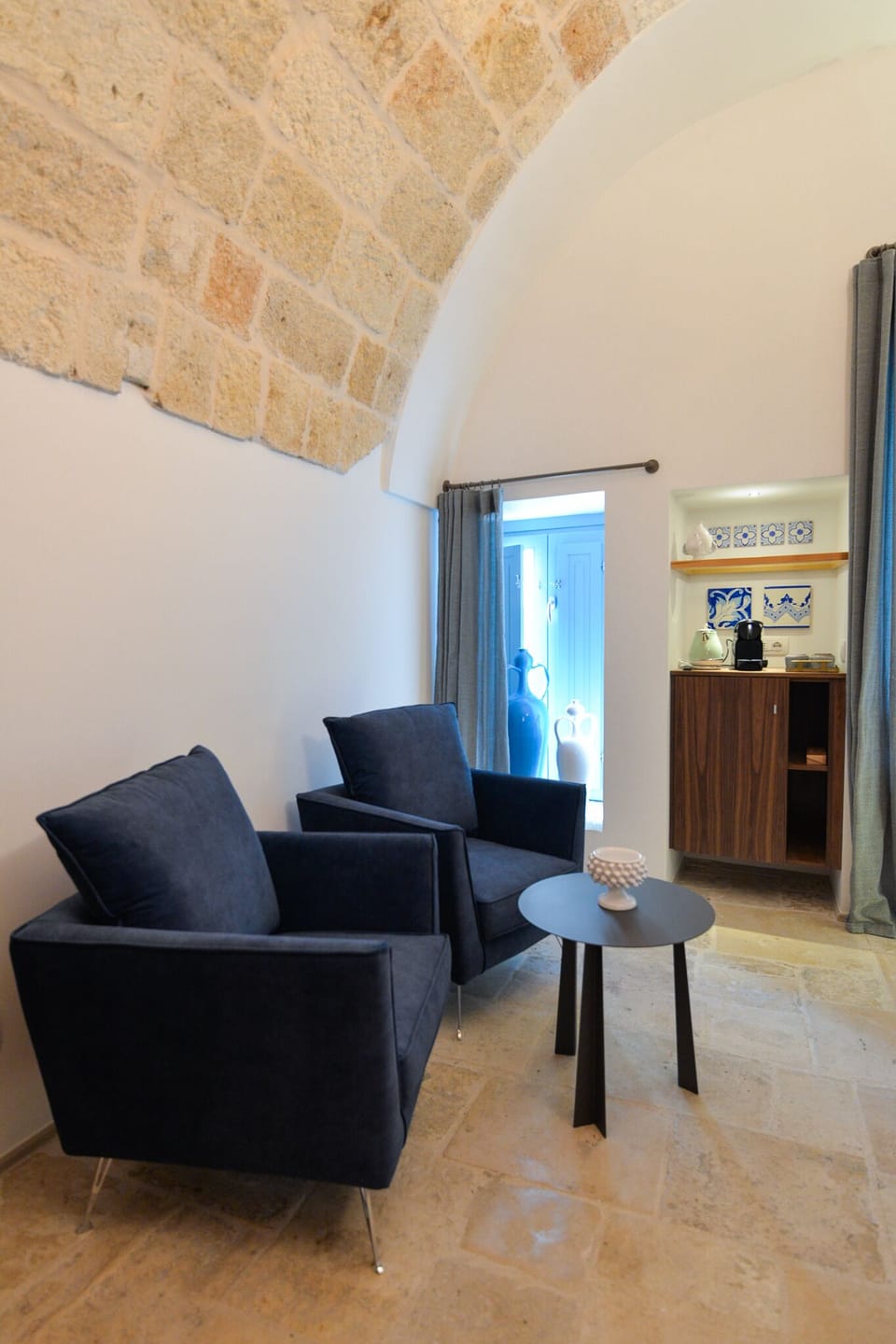 Deluxe Room | 1 bedroom, in-room safe, blackout drapes, soundproofing