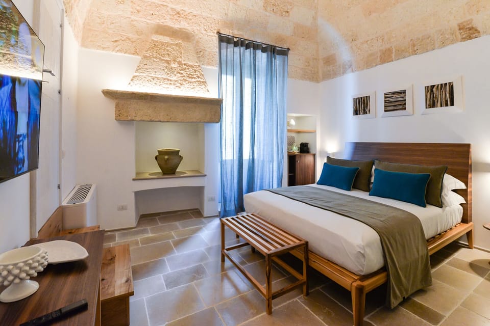 Exclusive Room | 1 bedroom, in-room safe, blackout drapes, soundproofing