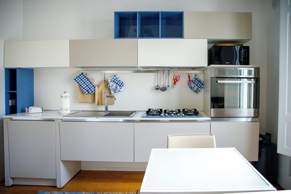 Deluxe Penthouse, 3 Bedrooms, Sea View | Private kitchen | Fridge, electric kettle
