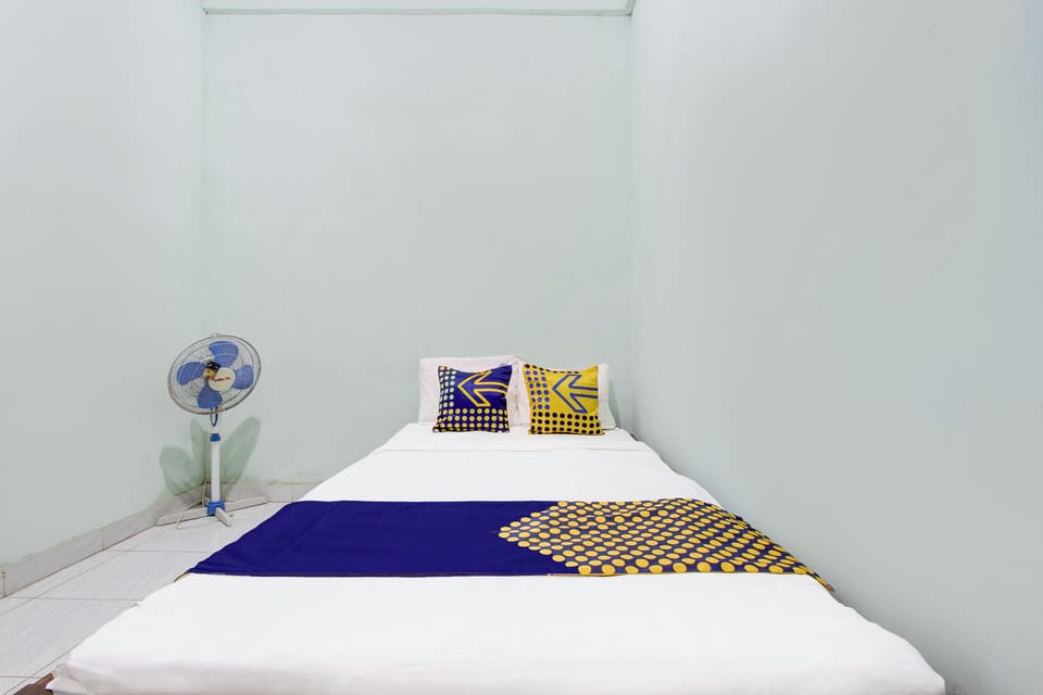 Basic Double Room | Free WiFi, bed sheets