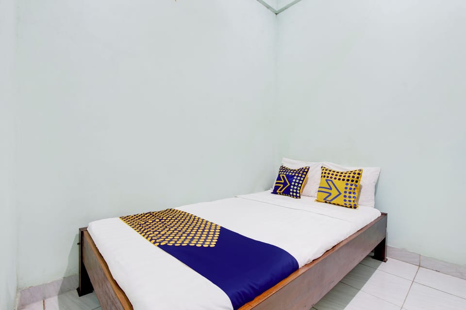 Basic Double Room | Free WiFi, bed sheets