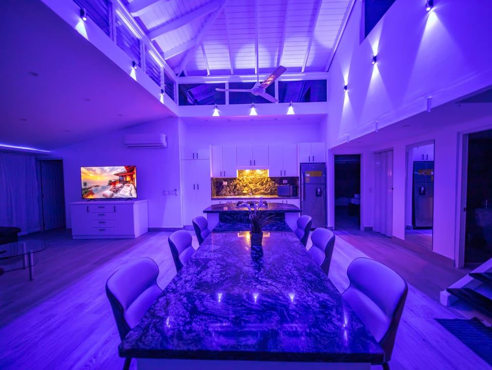 Apartment, 3 Bedrooms, Balcony, City View | Living room