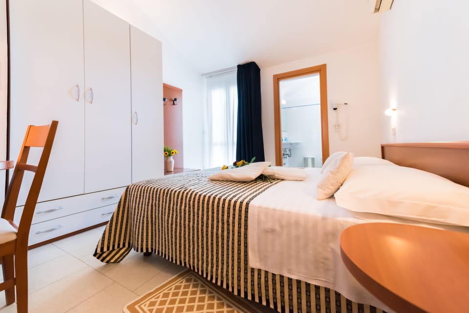 Panoramic Double Room | Minibar, in-room safe, individually decorated, individually furnished