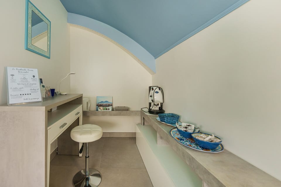 Superior Triple Room | Desk, WiFi (free), bed sheets