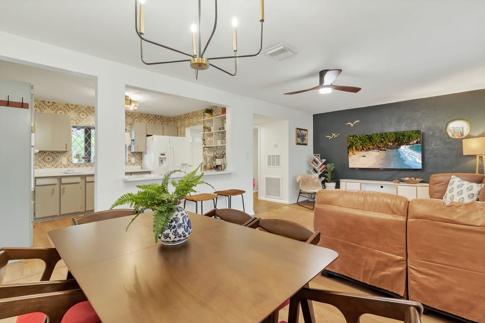 Open spacious floor plan!