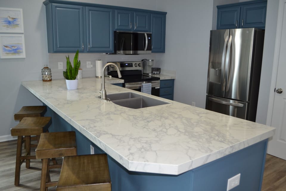 Large island for entertaining 