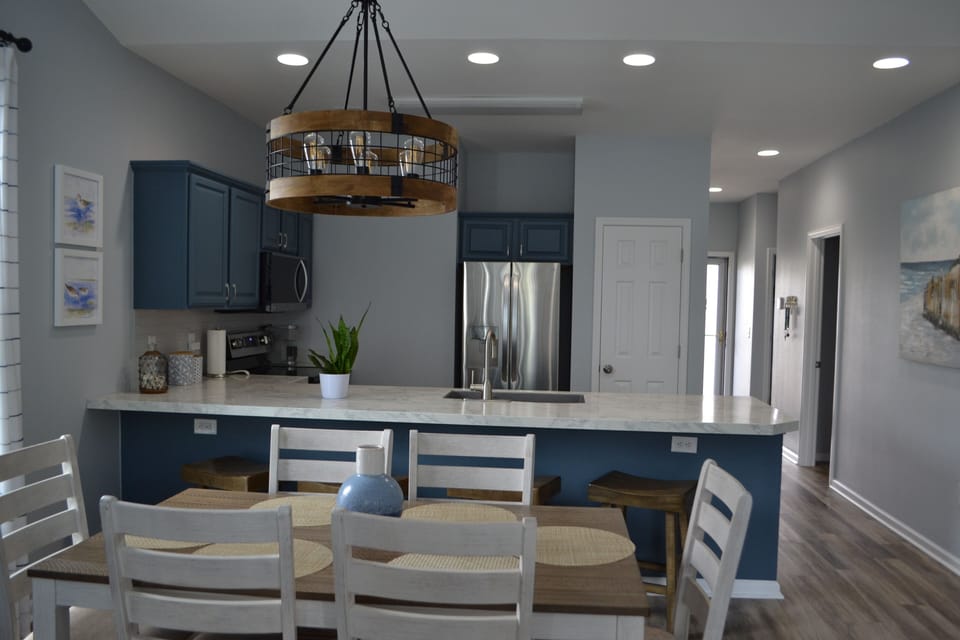 Dining room table seats 6