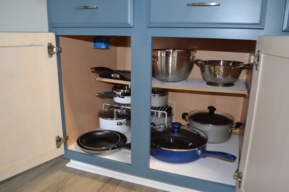 large and small pots, 2 frying pans, 14" skillet, 2 colanders
