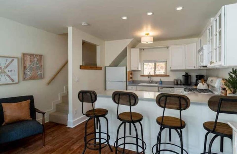 Kitchen/ Bar