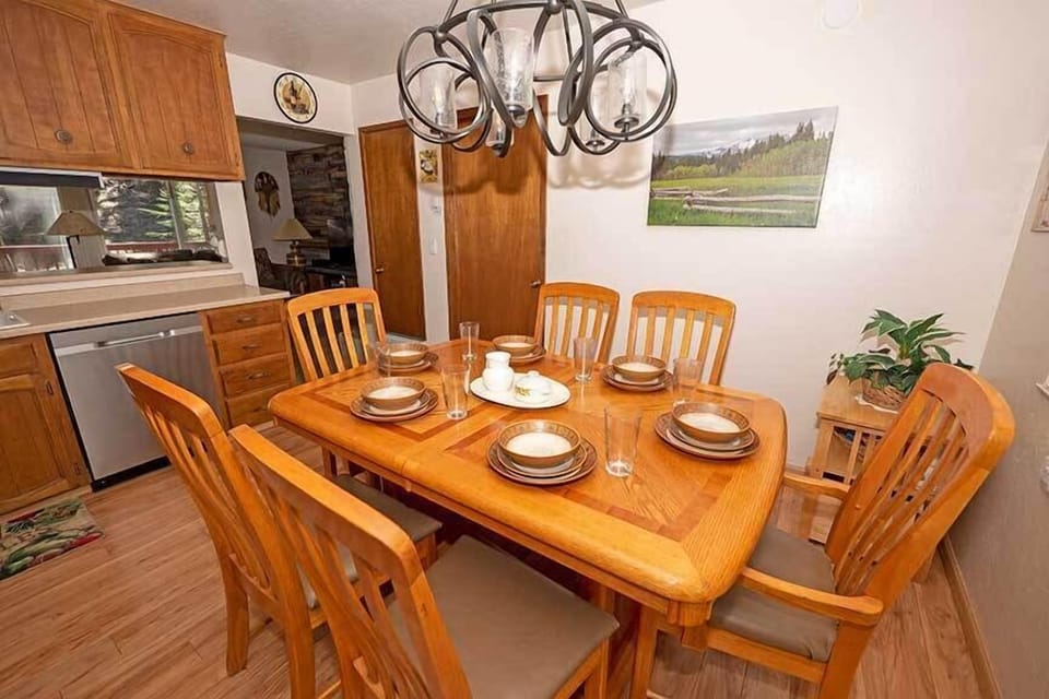 Eat in Kitchen