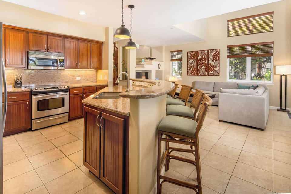 Condo, Multiple Beds, Patio, Golf View (Hale Laki) | Private kitchen | Fridge, microwave, oven, stovetop
