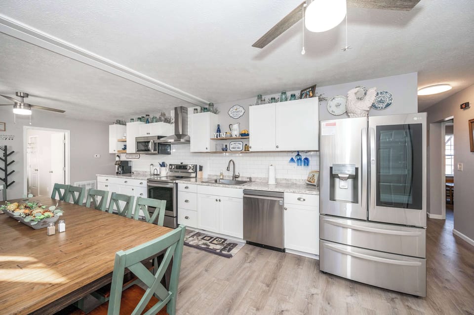 Condo, Multiple Beds, Kitchen, Garden View (Arkstone Retreat 3) | Private kitchen | Fridge, microwave, oven, stovetop