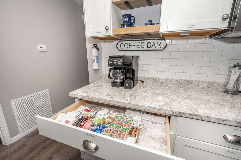 Condo, Multiple Beds, Kitchen, Garden View (Arkstone Retreat 3) | Private kitchen | Fridge, microwave, oven, stovetop