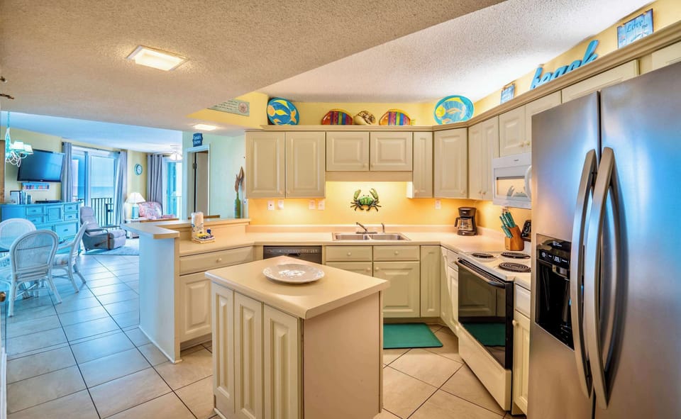 Condo, Multiple Beds, Balcony, Ocean View (Oceanfront Oasis) | Private kitchen | Fridge, microwave, oven, stovetop