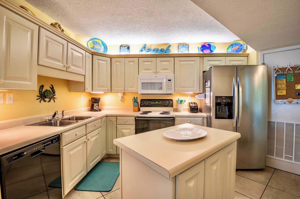 Condo, Multiple Beds, Balcony, Ocean View (Oceanfront Oasis) | Private kitchen | Fridge, microwave, oven, stovetop