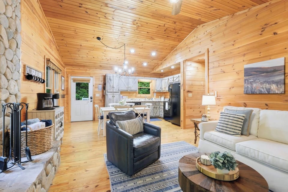 Cabin, Multiple Beds, Hot Tub, Mountain View (Misty Creek Cabin) | Living area | 41-inch flat-screen TV with digital channels, fireplace