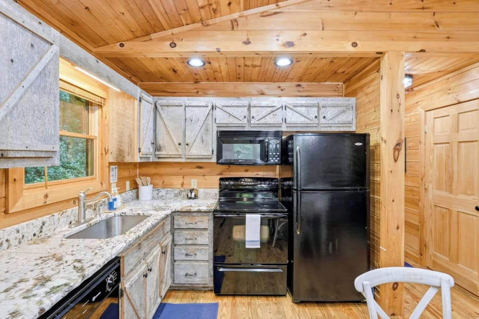 Cabin, Multiple Beds, Hot Tub, Mountain View (Misty Creek Cabin) | Private kitchen | Coffee/tea maker, fridge, microwave, oven