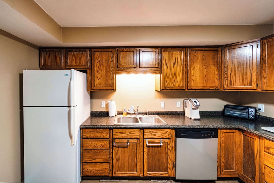 House, Multiple Beds, Patio (B. R. Guest House) | Private kitchen | Fridge, microwave, oven, stovetop