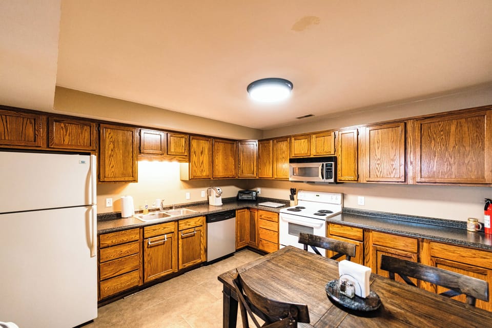 House, Multiple Beds, Patio (B. R. Guest House) | Private kitchen | Fridge, microwave, oven, stovetop